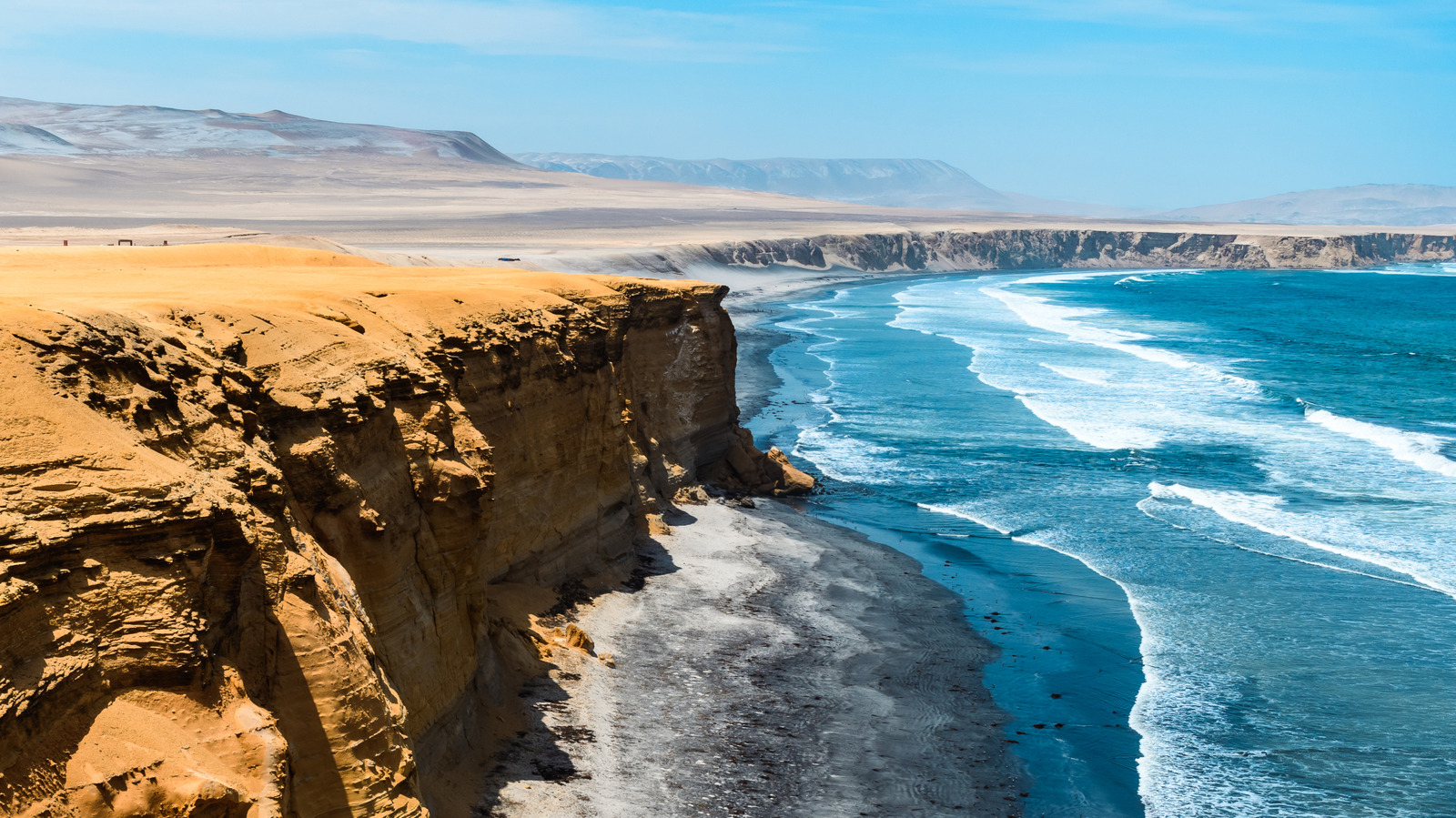 Une ville balnéaire sous-estimée au Pérou est la porte d’entrée vers un monde de falaises de sable et de vues sur l’océan