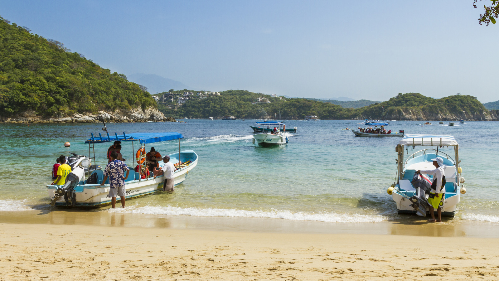 La plage la plus au sud d'Oaxaca est un paradis d'eau claire, plein de nourriture fraîche et de vues panoramiques
