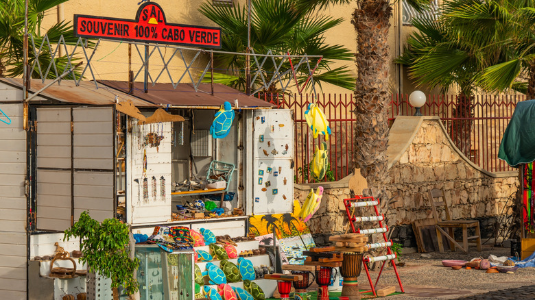 Une boutique de souvenirs sur l'île de Sal