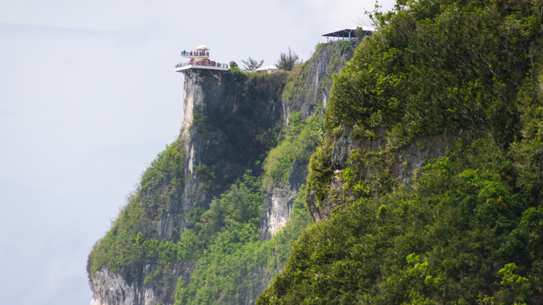 Deux amoureux pointent à Guam