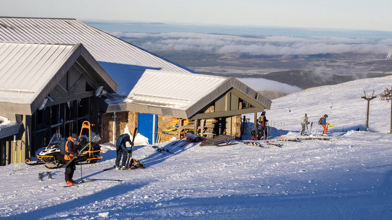 Skieurs au restaurant Ptarmigan à Cairngorm Mountain Resort