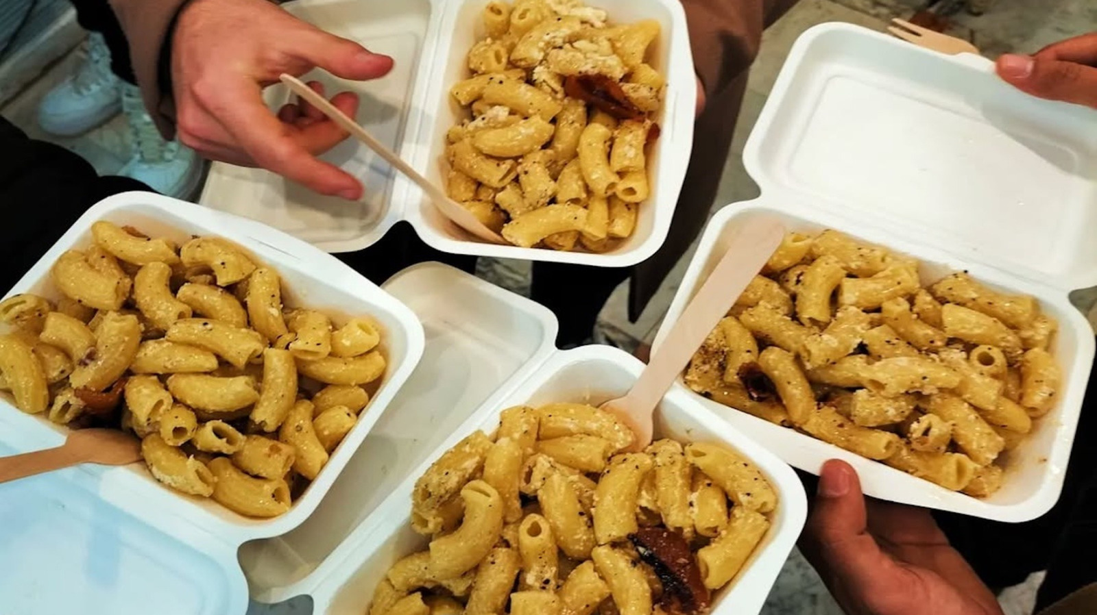 Certaines des pâtes les moins chères de Rome sont servies avec une saveur inoubliable et une perfection faite maison