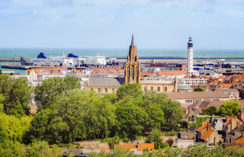 Une destination gastronomique en France est une région côtière débordante de châteaux, de dunes de sable et de fruits de mer