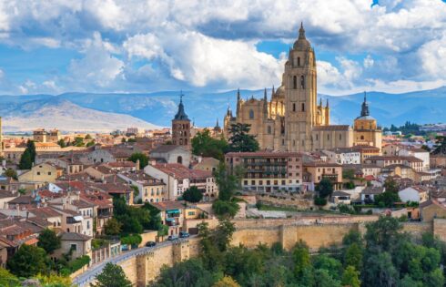 Dans le centre de l'Espagne, une charmante ville sous-estimée célèbre pour l'architecture de conte de fées et le charme médiéval