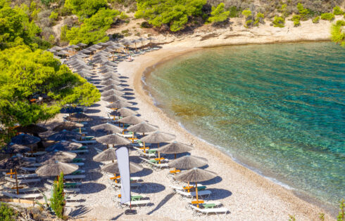 L'un des meilleurs cachettes de plage de Rick Steves est un joyau grec calme avec des vibrations locales et des eaux de cristal