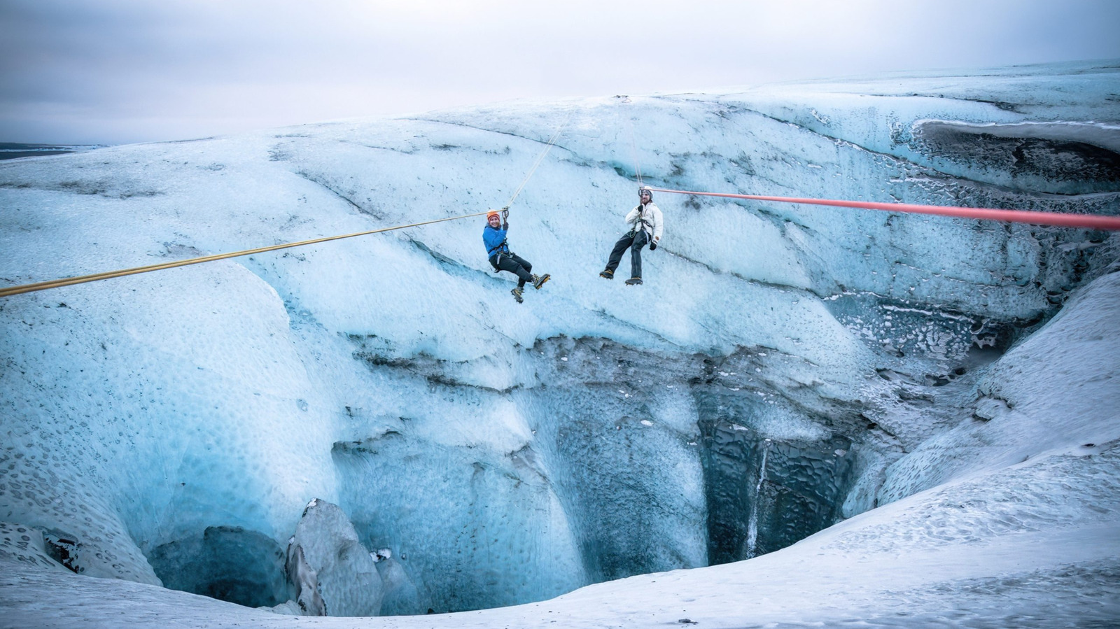 La seule tyrolienne des glaciers du monde offre des sensations fortes de cardiaques et une beauté imbattable à travers l'Islande
