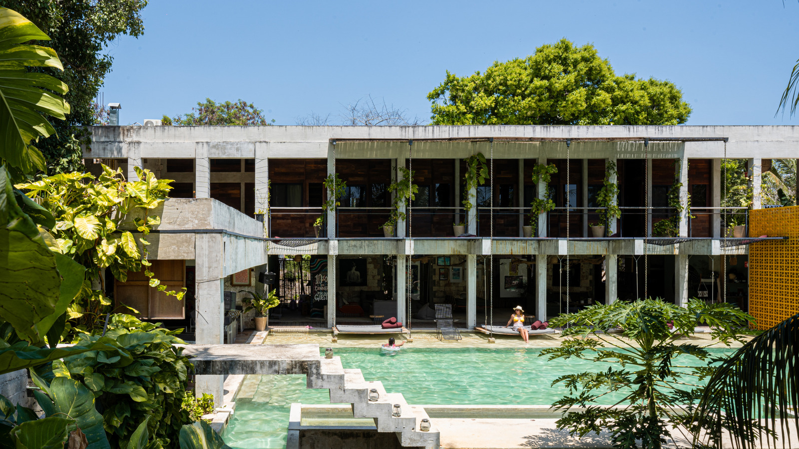 Un hôtel unique dans les bords bacalaires tendance du Mexique avec des détails fantaisistes et un luxe abordable