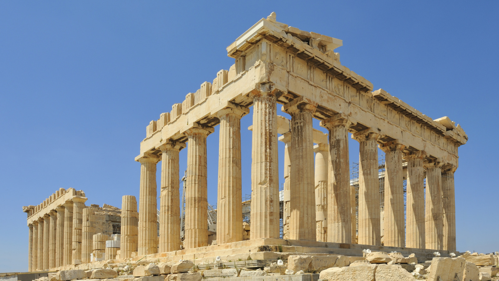 Porter un type populaire de chaussures pour voir les antiquités de la Grèce est illégale et peut vous gagner une grosse amende