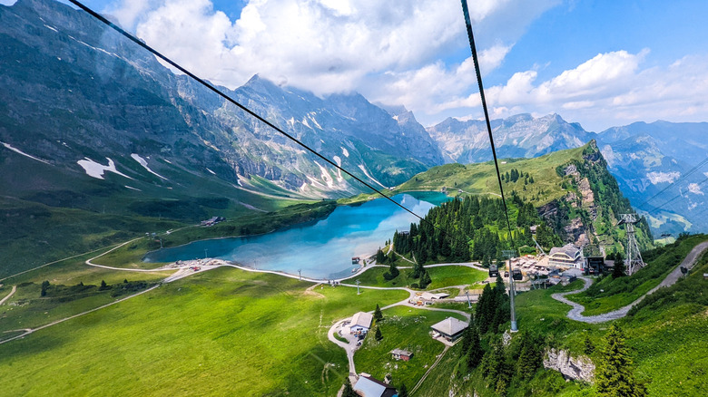 Le téléphérique au mont Titlis en Suisse
