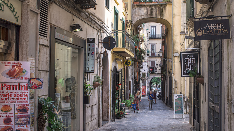 Cafes à Salerne, Italie