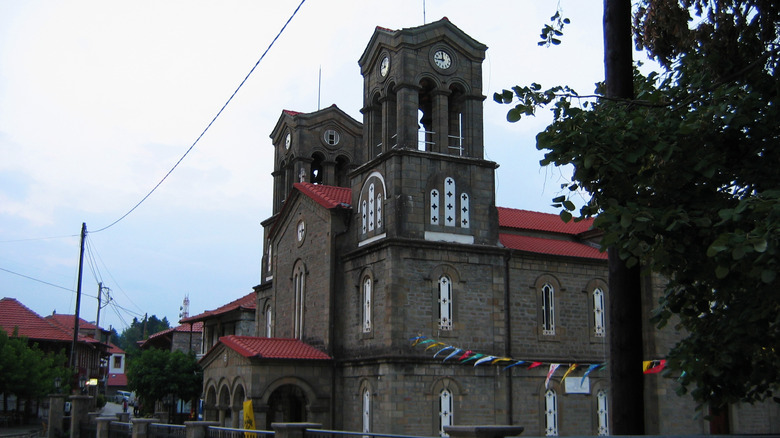 Extérieur de l'église d'Agia Paraskevi à Ano Chora