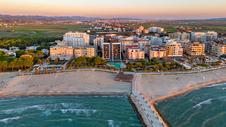 Vue aérienne de Durres Beach and Promenade