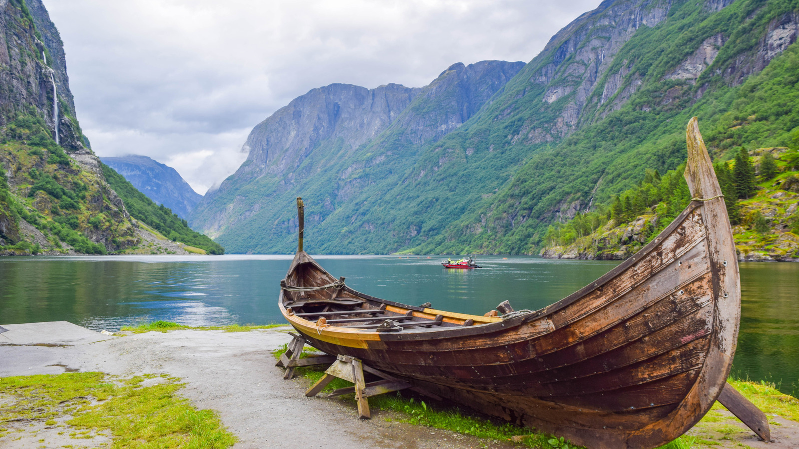 Rencontrez de vrais Vikings modernes dans un village norvégien à couper le souffle et historiquement précis