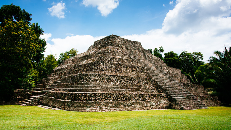 Pyramide maya à Chacchoben