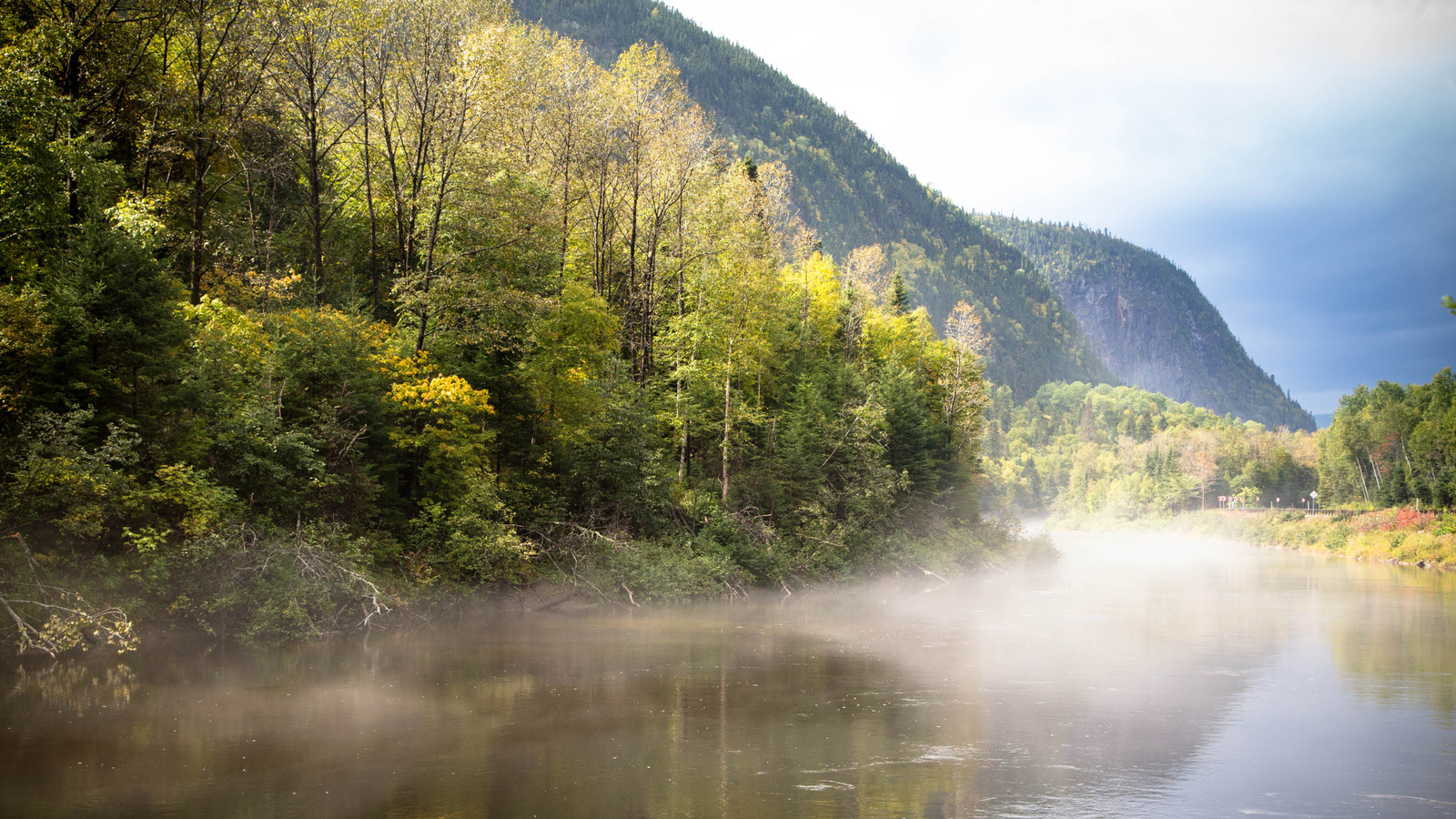 La route pittoresque du Canada est un road trip à travers des villes originales perchées sur des falaises côtières dramatiques