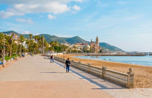 La ville balnéaire la plus heureuse du monde est un paradis le long du littoral pittoresque d'Espagne à une heure de Barcelone