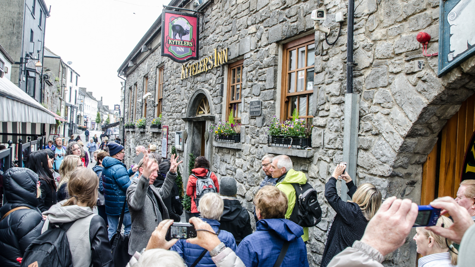 L'Irish Inn primée aimée par les habitants qui est un joyau de la musique, de la nourriture, des boissons et du plaisir