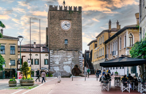 Échapper à l'agitation de Venise et vivre une vraie vie italienne dans cette ville pittoresque ancrée dans l'histoire