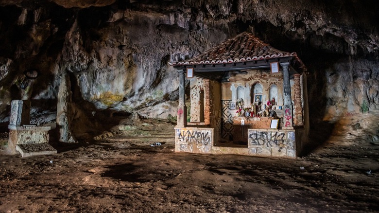 Lapa de Santa Margarida Cave and Sanctuaire