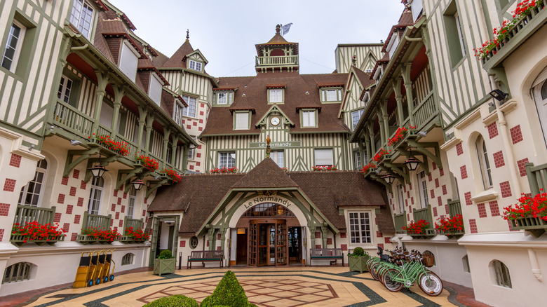 Grand Entrée Way à Hôtel Barrière le Normandie Deauville