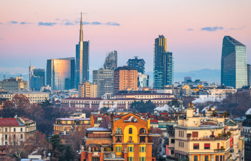 L'hôtel le plus chic de Milan a des vues sur le toit et un design minimaliste et est l'un des meilleurs endroits d'Italie pour séjourner