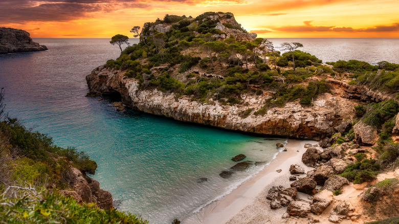 Coucher de soleil sur Cala des Moro à Majorque