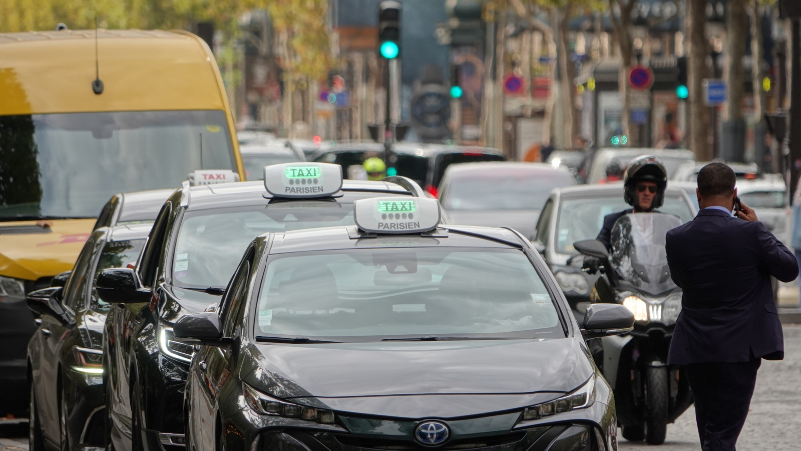 Pourquoi les touristes visitant Paris pourraient vouloir éviter complètement les taxis (et la meilleure façon de se déplacer)