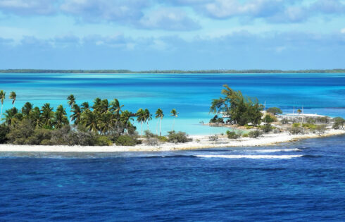 L'un des pays les moins visités est un paradis tropical caché de lagunes turquoise et de la culture dynamique