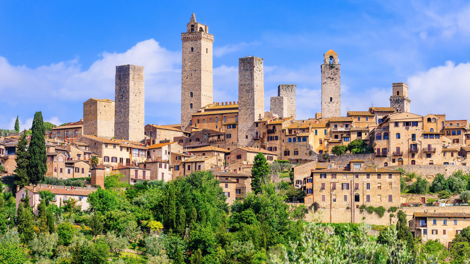 Rick Steves dit qu'un village italien est «la quintessence d'une ville de colline toscane», malgré son ambiance touristique