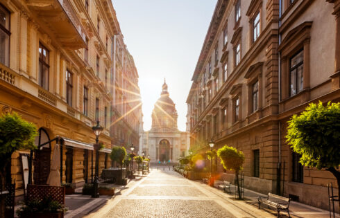 Le dollar américain va loin dans ce pays européen pour les touristes avec une nourriture incroyable et des villes spa mignonnes