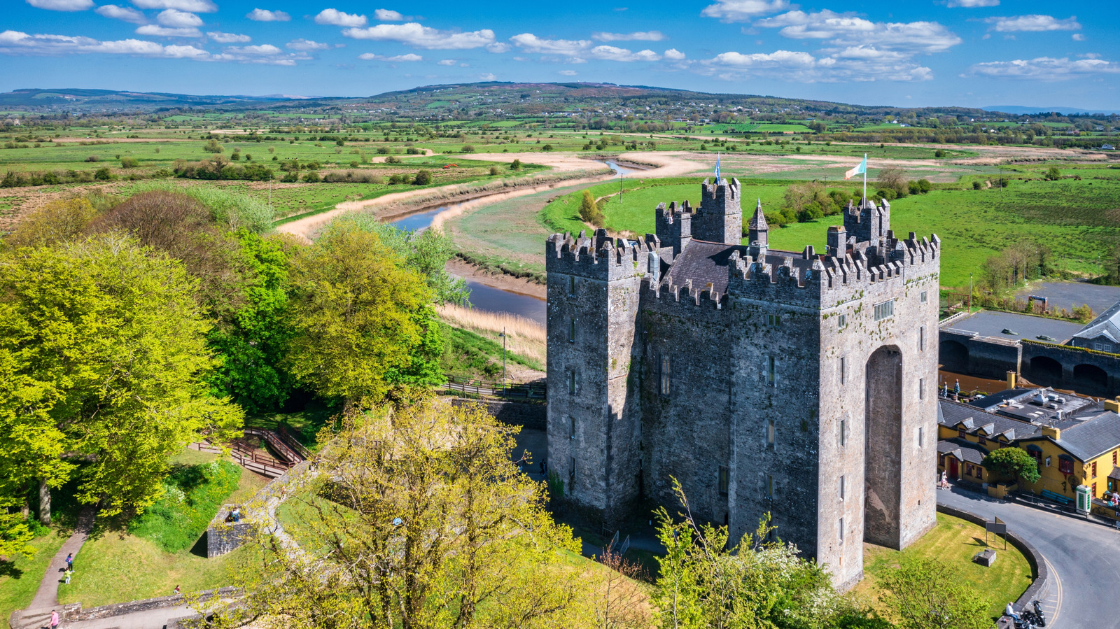 Le château médiéval le plus complet et authentique d'Irlande propose des banquets uniques et un parc folklorique interactif