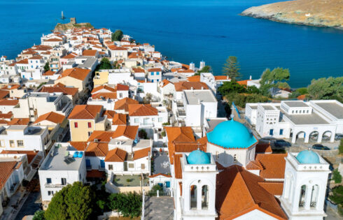 Cette île grecque calme avec des randonnées panoramiques et un charme de plage sous le radar est plus abordable que Mykonos