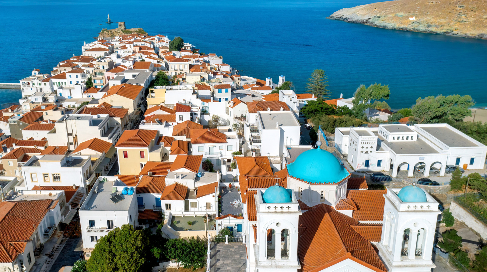 Cette île grecque calme avec des randonnées panoramiques et un charme de plage sous le radar est plus abordable que Mykonos