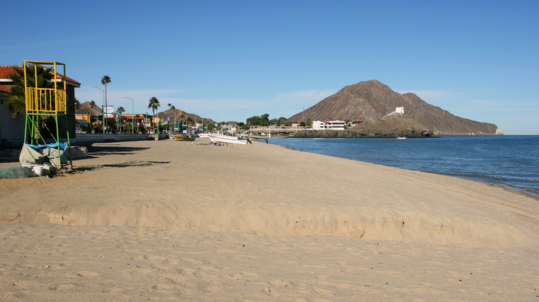 Plage peu fréquentée à San Felipe, en Colombie-Britannique.