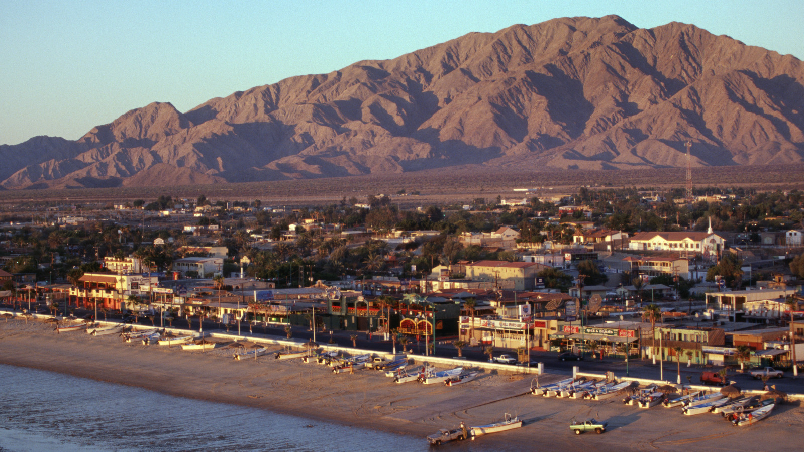 Le secret le mieux gardé de la mer de Cortez est une ville balnéaire amusante et animée avec des sables blancs vierges