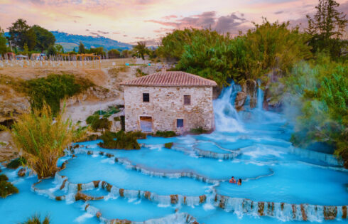 Les sources chaudes naturelles gratuites de la Toscane sont un paradis caché avec des eaux apaisantes dans la campagne pittoresque