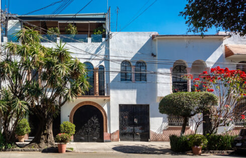 Caché dans le centre-ville de Mexico vibrant se trouve une enclave feuillue avec des vibrations bohème de la plage de Miami