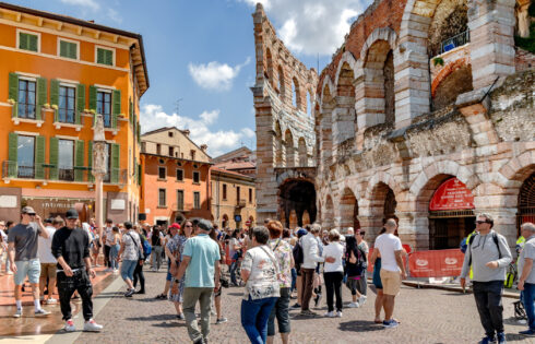 Rick Steves dit que les villes américaines devraient emprunter une fonctionnalité à l'Italie pour créer des centres-villes plus habitables