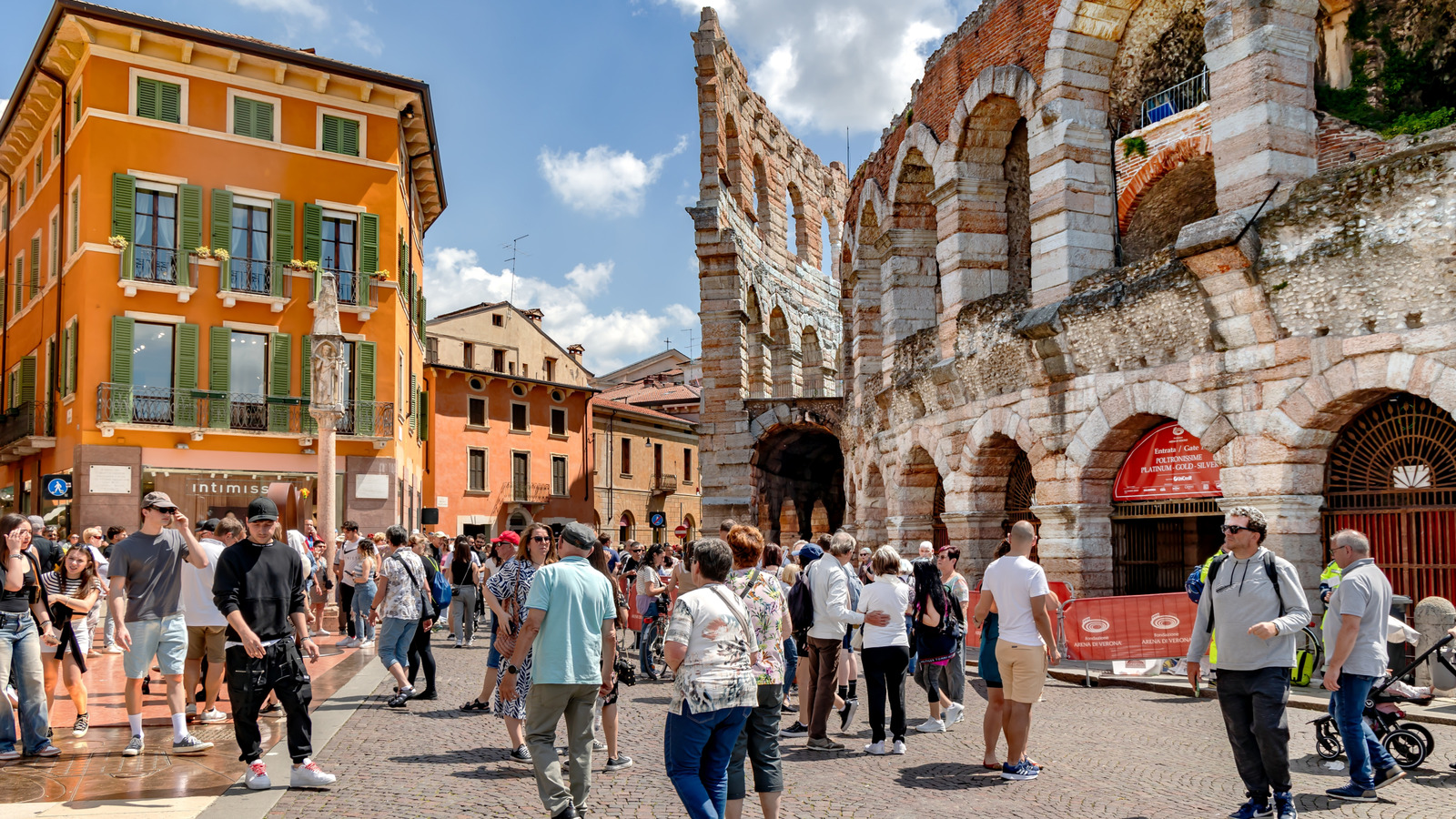 Rick Steves dit que les villes américaines devraient emprunter une fonctionnalité à l'Italie pour créer des centres-villes plus habitables