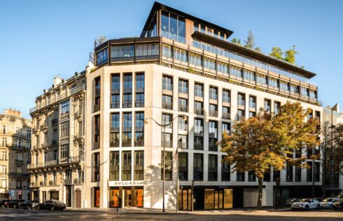 Niché dans le prestigieux triangle d'or de Paris est un hôtel où le design italien et l'élégance française entrent en collision