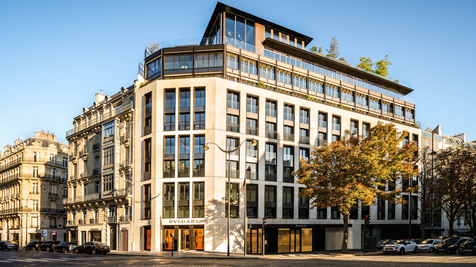 Niché dans le prestigieux triangle d'or de Paris est un hôtel où le design italien et l'élégance française entrent en collision