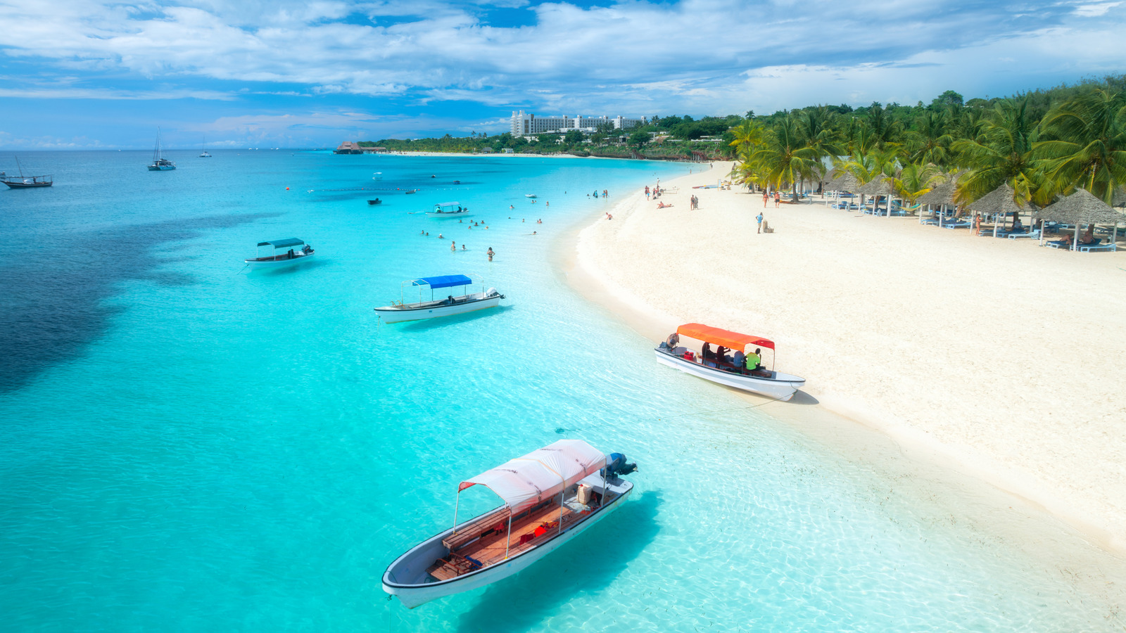 Un restaurant de fruits de mer digne d'une destination à couper le souffle se trouve perché sur une île Rock flottante à Zanzibar