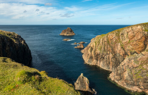 Le «lieu le plus isolé» de l'Irlande est un sentier côtier serein plein de falaises dramatiques et de paysages sauvages