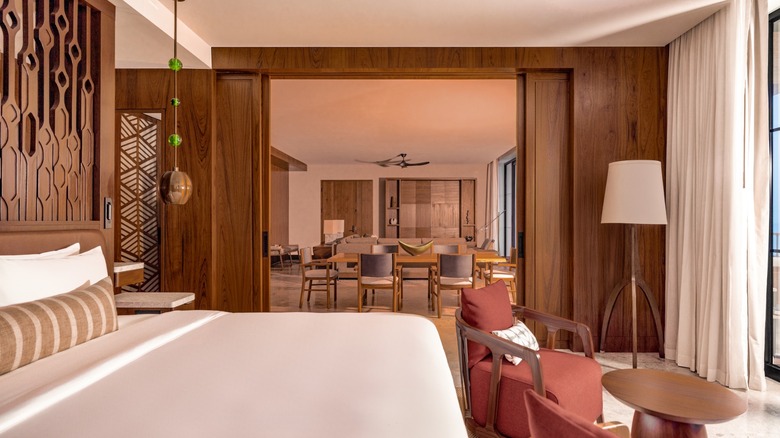 À l'intérieur d'une suite d'invités à Nekajui