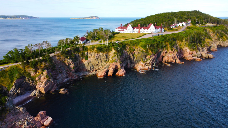 Keltic Lodge se déroule sur un promontoire rocheux au Cap-Breton, en Nouvelle-Écosse