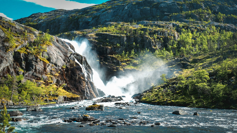 Nykkjesoyfossen Waterfall dans le parc national de Hardangevidda, Norvège