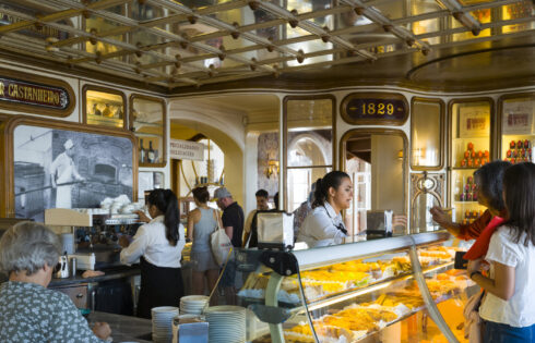 La plus ancienne pâtisserie de Lisbonne est un incontournable du centre-ville avec des pâtisseries portugaises authentiques et dignes royales