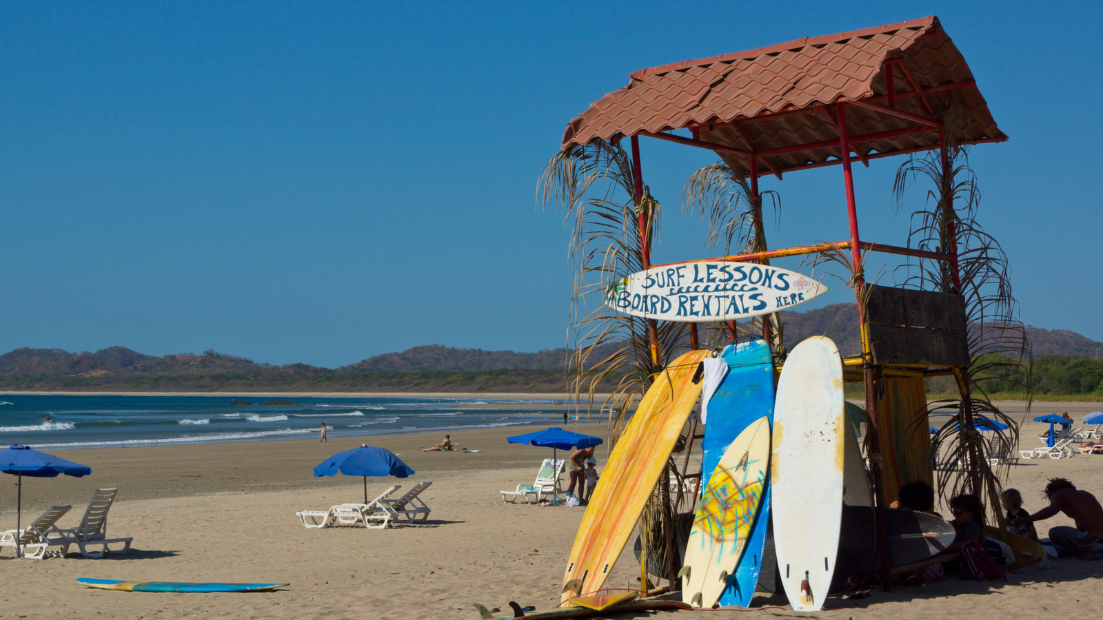 La ville balnéaire colorée du Costa Rica est une tranche de paradis connue pour son surf parfait et sa faune riche
