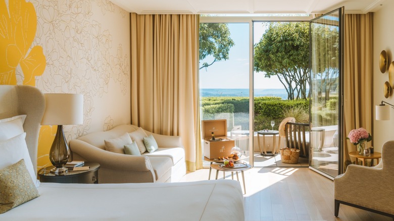 Intérieur de la suite Junior Champagne, l'une des 47 chambres du Royal Champagne Hotel & Spa