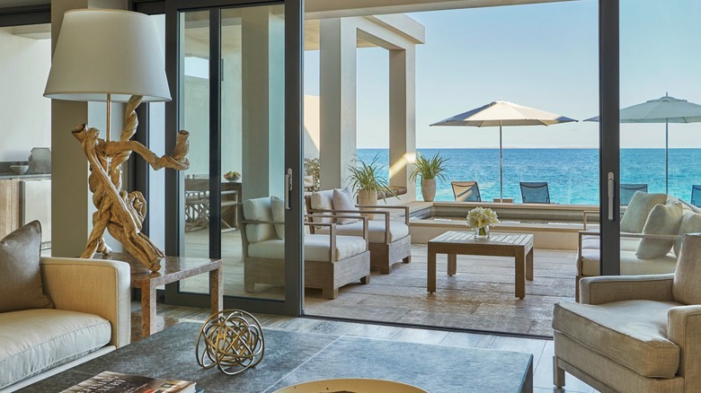 Une vue face à l'océan à partir d'une suite Anguilla quatre saisons